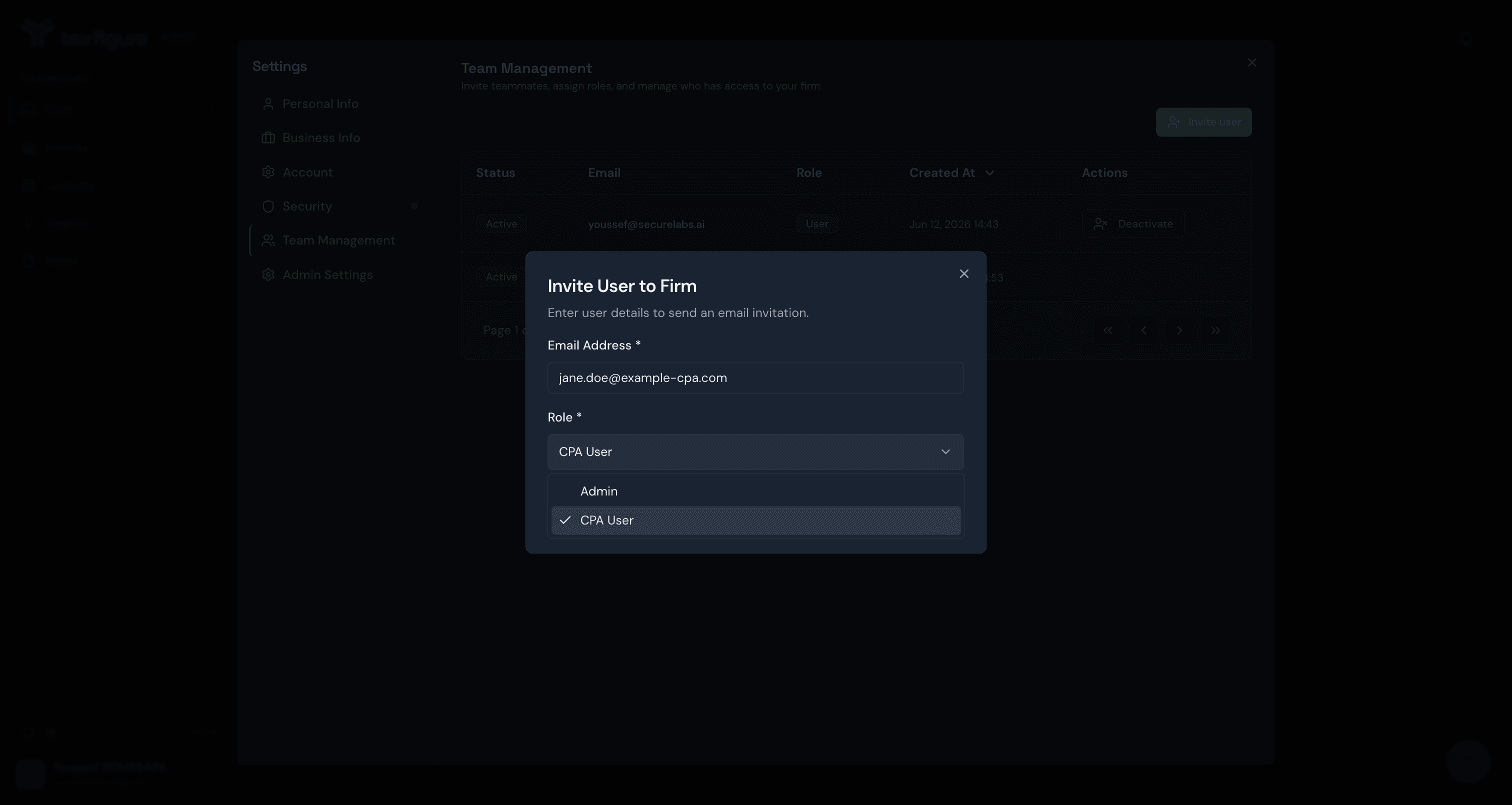 Choosing a role in the invite dialog